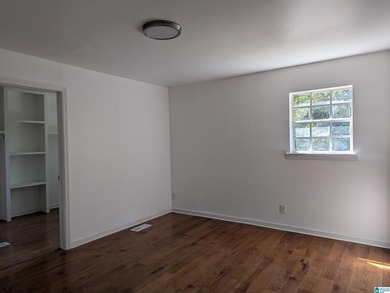 Gorgeous Sun filled house, with 2 living rooms, 3 bedrooms and 2 - photo 21