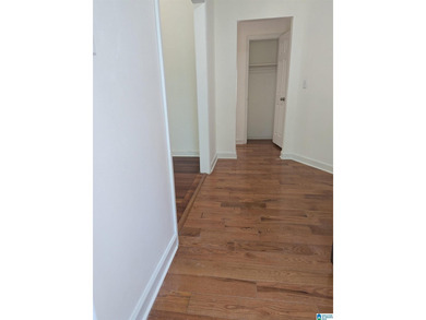 Gorgeous Sun filled house, with 2 living rooms, 3 bedrooms and 2 - photo 22