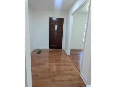 Gorgeous Sun filled house, with 2 living rooms, 3 bedrooms and 2 - photo 24