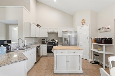Welcome home to this meticulously maintained, move-in ready - photo 7