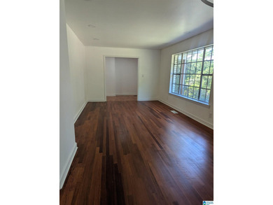 Gorgeous Sun filled house, with 2 living rooms, 3 bedrooms and 2 - photo 29