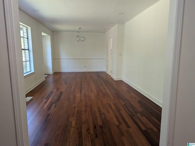 Gorgeous Sun filled house, with 2 living rooms, 3 bedrooms and 2 - photo 34