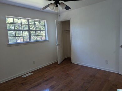 Gorgeous Sun filled house, with 2 living rooms, 3 bedrooms and 2 - photo 37