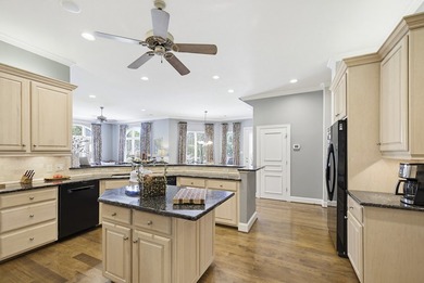 Located in the highly sought-after guarded and gated golf course - photo 15