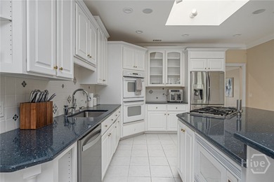 Nestled in a quiet cul-de-sac in desirable Oakridge, this - photo 11