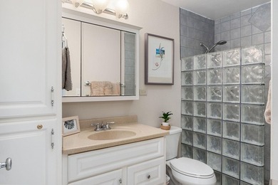 Beautifully Updated 1BR/1BA Condo. This turnkey unit in the - photo 4