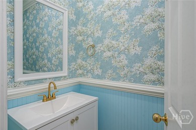Nestled in a quiet cul-de-sac in desirable Oakridge, this - photo 15