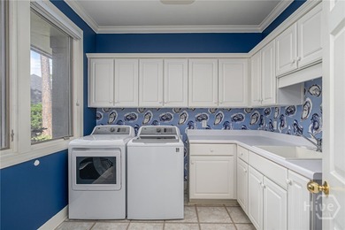Nestled in a quiet cul-de-sac in desirable Oakridge, this - photo 16