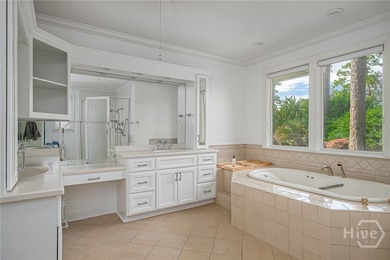 Nestled in a quiet cul-de-sac in desirable Oakridge, this - photo 20