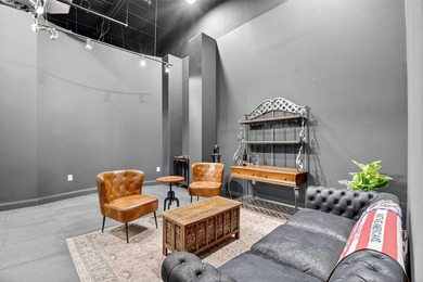 Beautifully renovated, high-end commercial space in prime sunny - photo 23