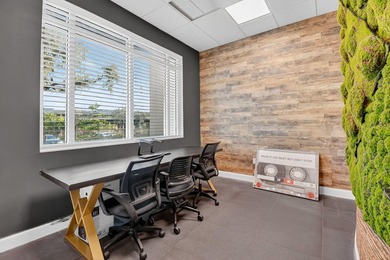 Beautifully renovated, high-end commercial space in prime sunny - photo 24