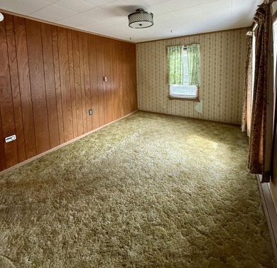 Cute and cozy 2 bedroom, 1 bath home with charming retro - photo 7