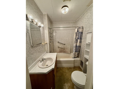 Cute and cozy 2 bedroom, 1 bath home with charming retro - photo 10