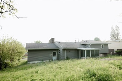Welcome home to this beautifully renovated 4-bedroom, 2-bathroom - photo 31