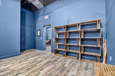 Beautifully renovated, high-end commercial space in prime sunny - photo 31