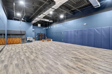 Beautifully renovated, high-end commercial space in prime sunny - photo 36