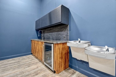 Beautifully renovated, high-end commercial space in prime sunny - photo 38