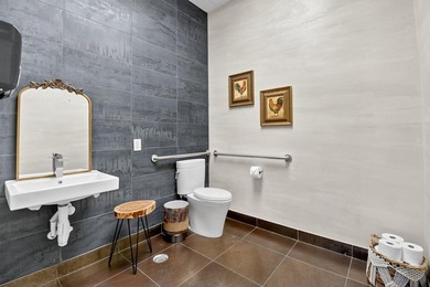 Beautifully renovated, high-end commercial space in prime sunny - photo 40