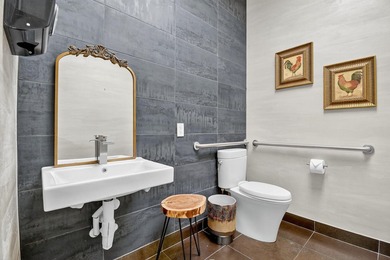 Beautifully renovated, high-end commercial space in prime sunny - photo 41