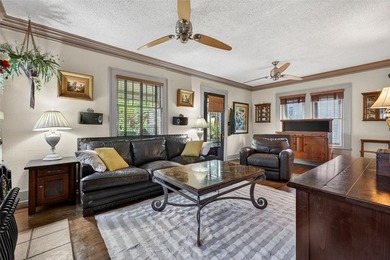 This charming 1925 bungalow is situated perfectly in the heart - photo 5