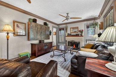 This charming 1925 bungalow is situated perfectly in the heart - photo 6