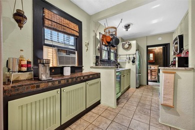 This charming 1925 bungalow is situated perfectly in the heart - photo 10