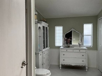 Meticulously Maintained Home with 3 bedrooms, 2 bathrooms, plus - photo 20