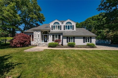 Set on over half an acre at the end of a quiet Saint James - photo 1