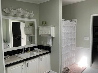 Meticulously Maintained Home with 3 bedrooms, 2 bathrooms, plus - photo 21