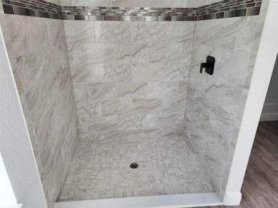 Well designed, optimal use of square footage, quartz counters - photo 22