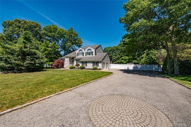 Set on over half an acre at the end of a quiet Saint James - photo 2