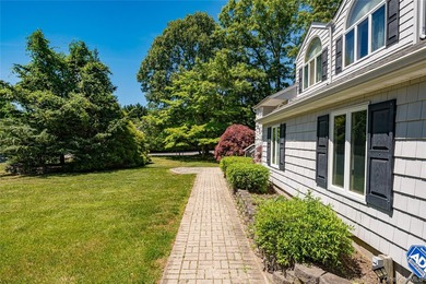 Set on over half an acre at the end of a quiet Saint James - photo 3