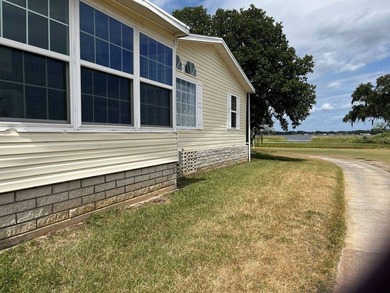 Meticulously Maintained Home with 3 bedrooms, 2 bathrooms, plus - photo 30
