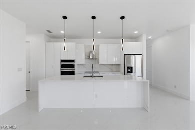Beautiful Cape Coral home situated on a desirable corner lot - photo 8