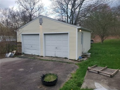 Attention investors, flippers, handy-women. This house needs a - photo 8