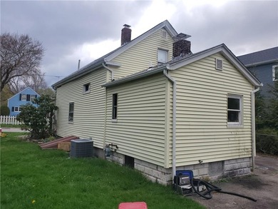Attention investors, flippers, handy-women. This house needs a - photo 10