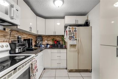 Charming Remodeled Kitchen, 2 bedroom & 2 bathroom, Shutters