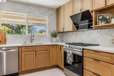 Exceptional single-story Cambrian home offering 4 bedrooms, 2 - photo 15