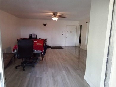 3 BIG BEDS ROOM CORNER UNIT WRAP AROUND PADIO FOR THIRD ROOM OR - photo 13