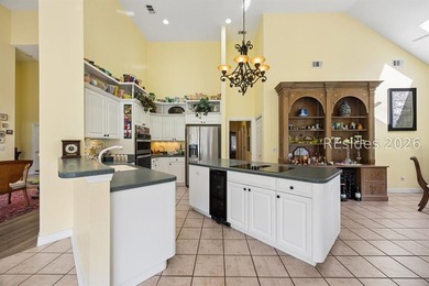 Tucked away at the end of a quiet cul-de-sac in sought-after - photo 21