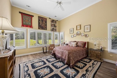 Tucked away at the end of a quiet cul-de-sac in sought-after - photo 31