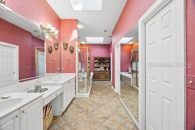 Tucked away at the end of a quiet cul-de-sac in sought-after - photo 33