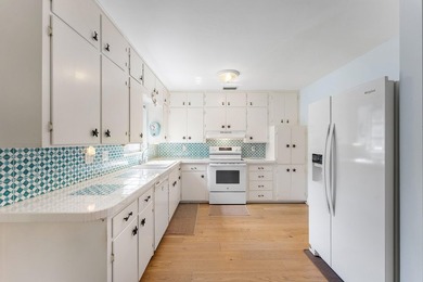 COASTAL LIVING !! Key West-inspired home nestled on prestigious - photo 12