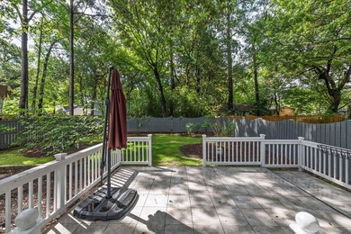 Wonderful layout with separate DR and LR and large family room - photo 20