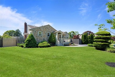 Enjoy one-level living in this beautiful Sayville Ranch - photo 4