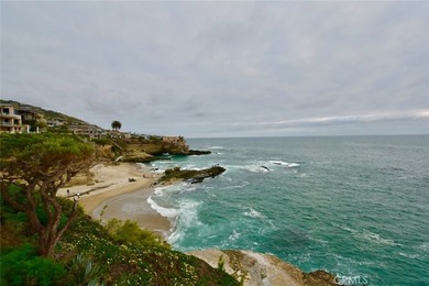 Escape to an exquisite, fully furnished oceanfront retreat that - photo 14