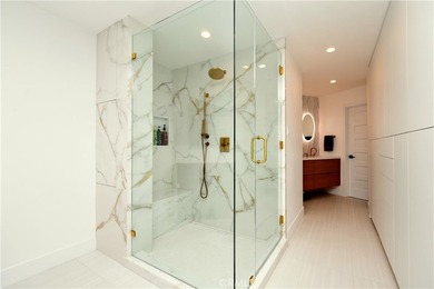 Escape to an exquisite, fully furnished oceanfront retreat that - photo 20