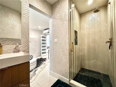 Escape to an exquisite, fully furnished oceanfront retreat that - photo 24