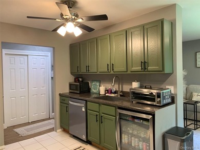 Come see this updated 1 Bedrooms, 2nd Floor Unit featuring - photo 3