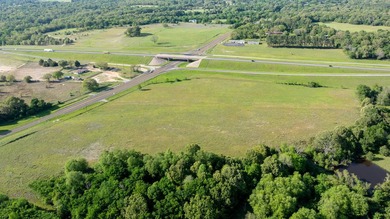 Just outside Athens, Texas, this exceptional 250-acre ranch - photo 8